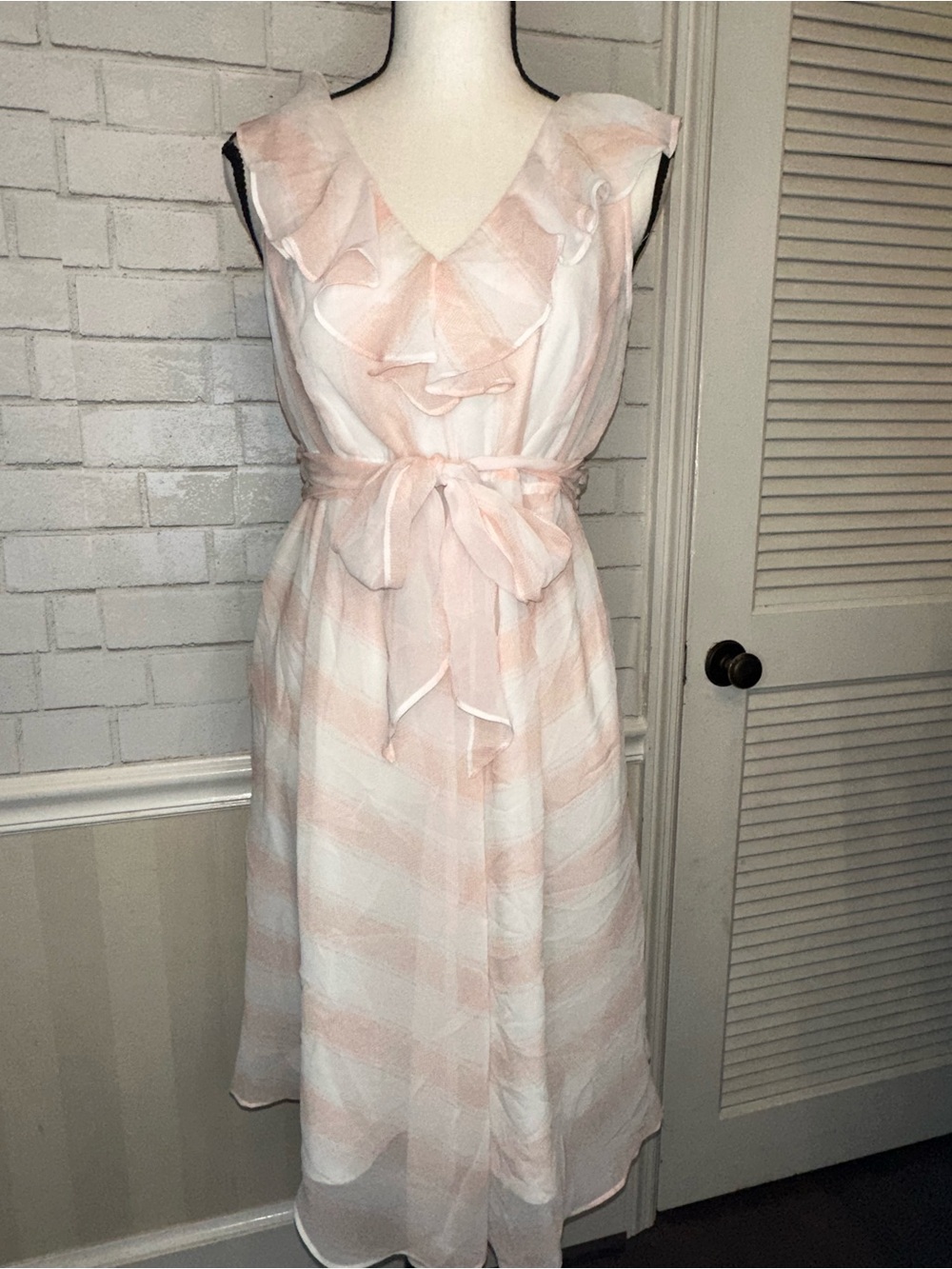 A Pea in The Pod Pink Chiffon Maternity Dress Ruffle V-Neck Medium